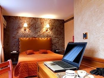 Logis Restaurant Le Medicis Hotel